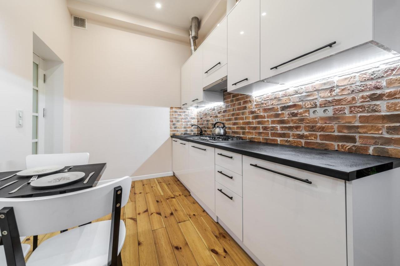 Inshiapartments On Teodora Square Lviv Exterior photo